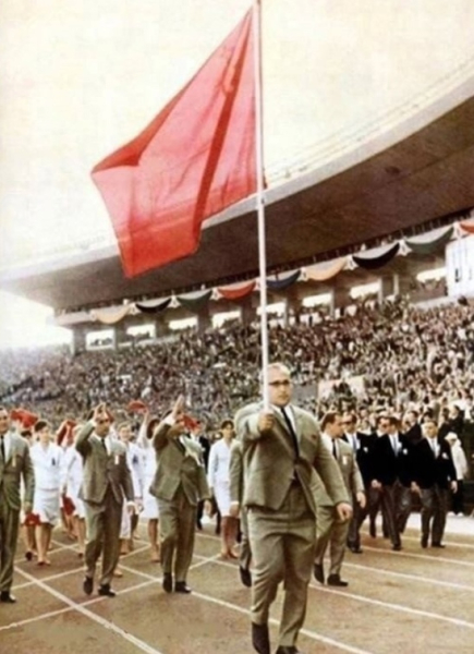 На церемонии открытия Олимпийских игр в Токио в 1964 году сборная..0