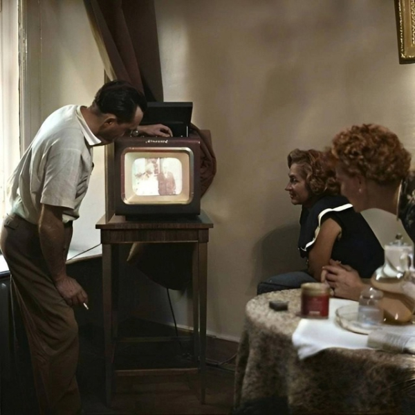 Настройщик телевизоров на вызове . СССР, 1956..0