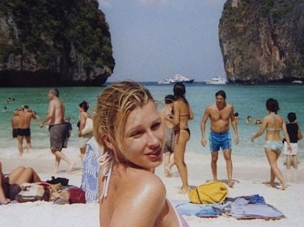 Последняя улыбка перед катастрофой: фото британки за несколько..0