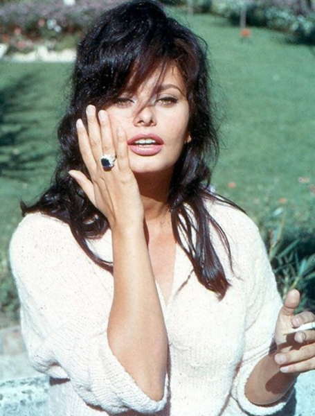 Потрясающая звезда прошлого — Софи Лорен
Софи Лорен — это имя,..5