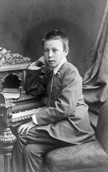 Сергей Рахманинов в детстве, 1886..0
