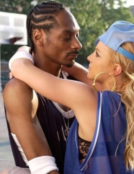 Снуп Догг и Бритни Спирс на съемках её клипа «Outrageous», Нью-Йорк, 2004..8