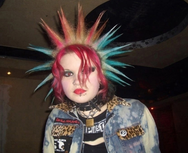 Стилизованные под панков представители 2000-х..5