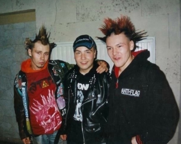 Стилизованные под панков представители 2000-х..4