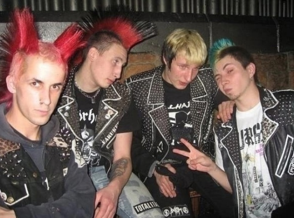 Стилизованные под панков представители 2000-х..6