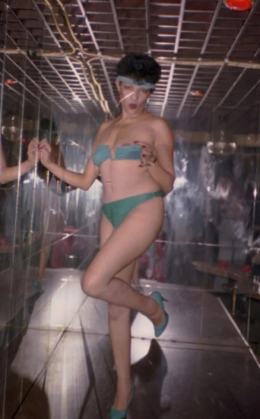 Стриптиз клубы лихих 90-х.

Лихие 90-е годы в постсоветском..4