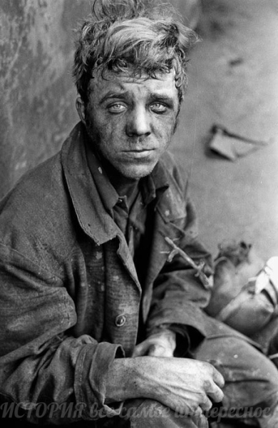 Уставший люковой. 1980 г. Новокузнецк...0