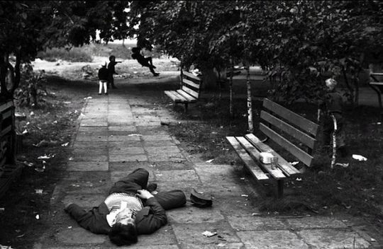 Утро в городском парке на День шахтёра. Новокузнецк, 1983 г. 

Автор..0