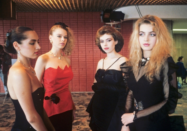 В 1989 году Юлия Суханова одержала победу в конкурсе красоты, став..2