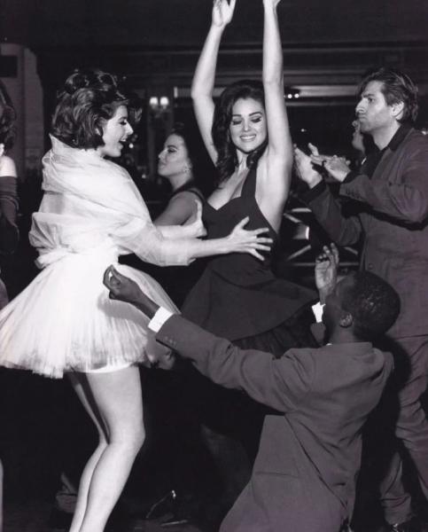 В 1992 году итальянские актрисы Изабелла Росселлини и..1