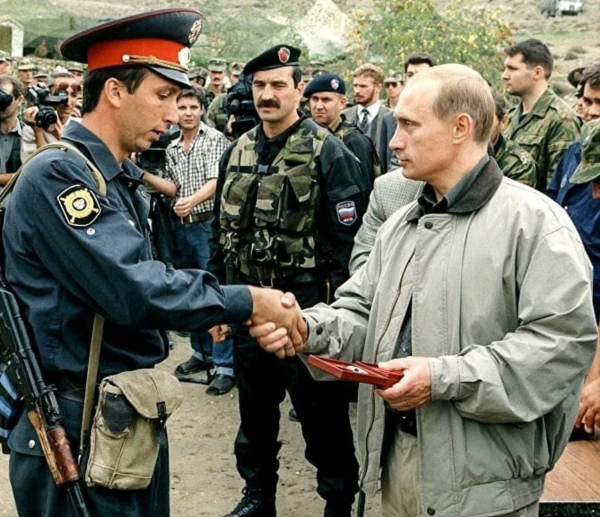 В 1999 и 2000 годах Владимир Путин сыграл ключевую роль в военных..0