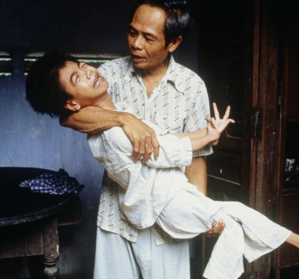 В течение десяти лет Вьетнам переживал ужасающие последствия..6