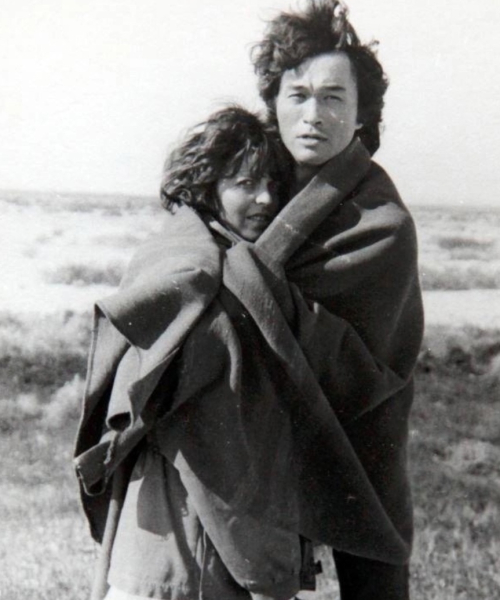 В жизни Виктора Цоя были две значимые женщины — его жена Марьяна..3