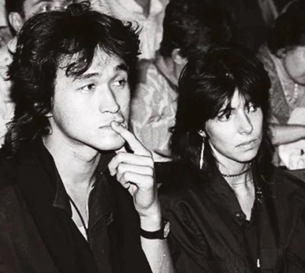 В жизни Виктора Цоя были две значимые женщины — его жена Марьяна..4