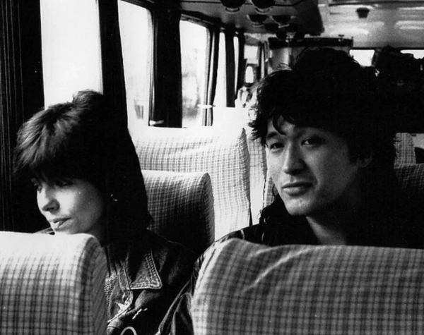 В жизни Виктора Цоя были две значимые женщины — его жена Марьяна..1