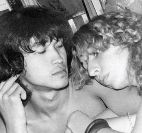 В жизни Виктора Цоя были две значимые женщины — его жена Марьяна..5