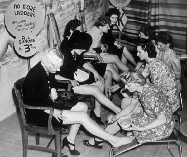 Во время Второй мировой войны женщины начали брить ноги не по..0