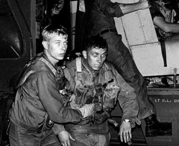 «Война в его глазах: Солдат, смотрящий в пустоту после ада..0