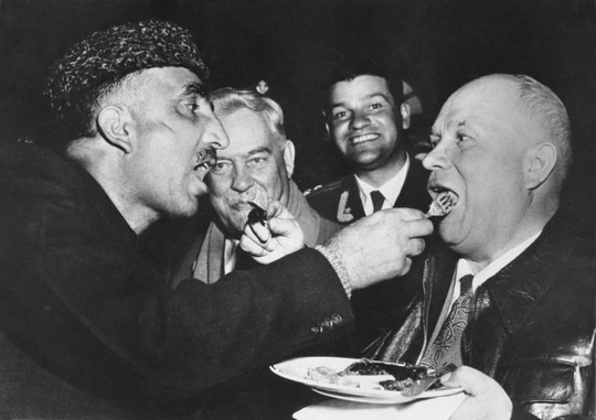 Взаимное кормление — кашмирский обычай высшего гостеприимства...0