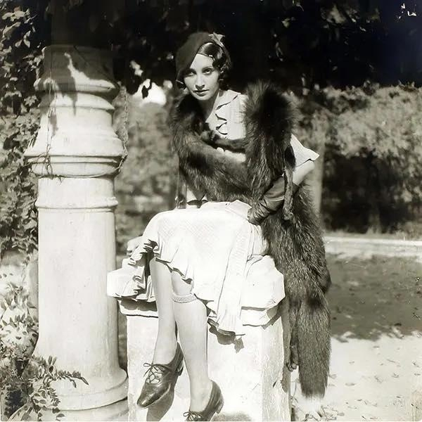 Женщина-флэппер 1920-х..0