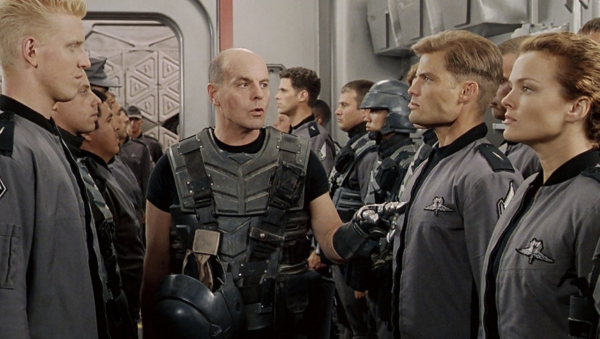 «Звездный десант»: Как Пол Верховен заставил зрителей..1