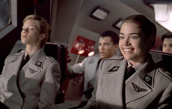 «Звездный десант»: Как Пол Верховен заставил зрителей..3