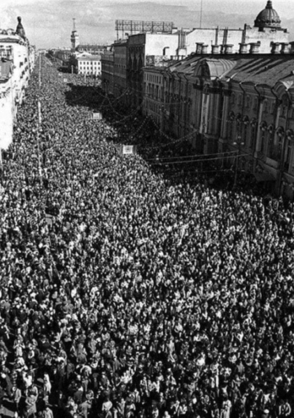 9 мая 1975 года. Ветераны войны шествуют по Невскому..0