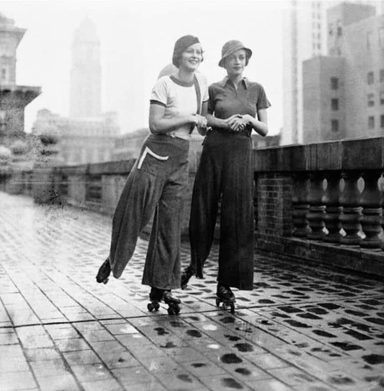 Катание на роликах на крыше отеля «Рузвельт» 19 апреля 1933 года,..0