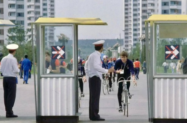 КПП Олимпийской деревни. Москва, 1980..0