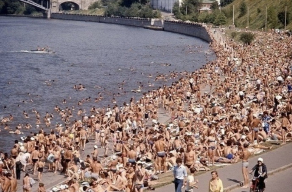 Летний отдых на берегу Москвы-реки в 1970-е..2