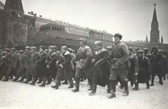 Парад на Красной площади. Москва,7 ноября 1941..0