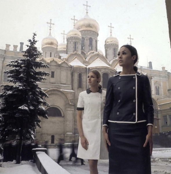 В 1965 году нидерландский фотограф Пол Хаф вместе с моделями Соней..3
