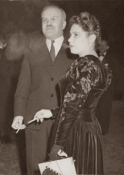 Вячеслав Молотов и Лидия Богомолова, жена советского посла во..0