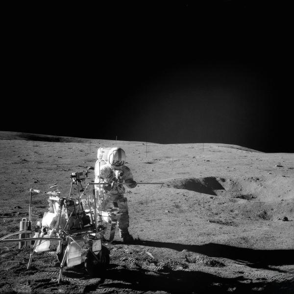 Скафандр астронавта «Аполлон-14» не защищал от радиации?

Год..1