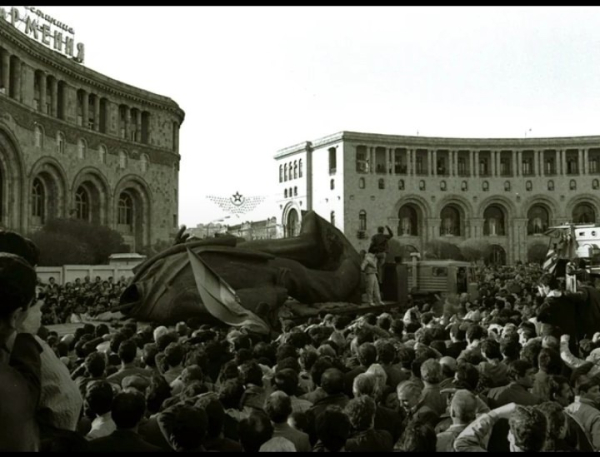 Демонтаж памятника Ленину.Ереван ,1991..1