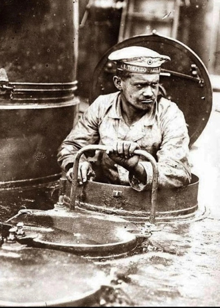 Немецкий матрос торпедного катера у французского побережья, 1916..0