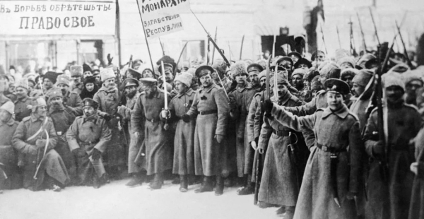 Падение монархии в России

Март 1917 года. В Петрограде толпы..1