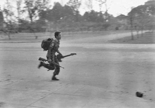 В апреле 1975 года молодой солдат камбоджийского правительства в..0