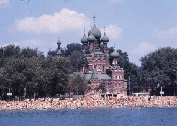 В парке «Останкино». Фото: Валентин Хухлаев, 1978 год, г...0