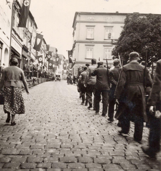 В сентябре 1938 года улицы чехословацкого города Броумов..0