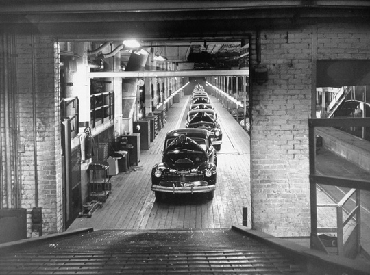 Четверг, 10 апреля 1947 г.: Сборочная линия завода Ford остановлена..0