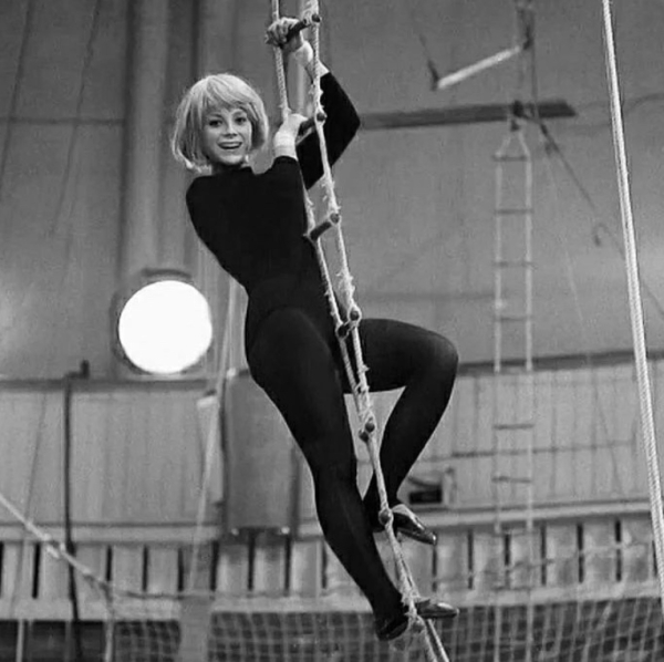 Наталья Варлей на цирковой арене, 1967..0