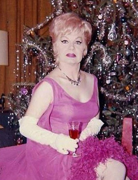 Женщины в новогодних образах и их ёлочки, 1960-70-е годы. Эти..5