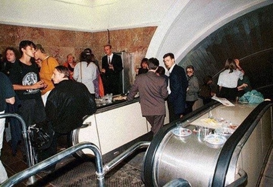 1994 г. Метро Красные ворота. Просто взяли устроили фуршет, тогда..0