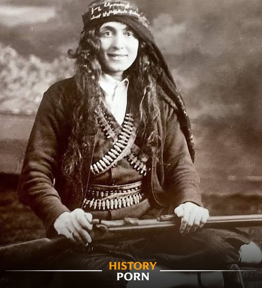 Армянские женщины в борьбе с османскими войсками, 1895 год.

В 1895..1