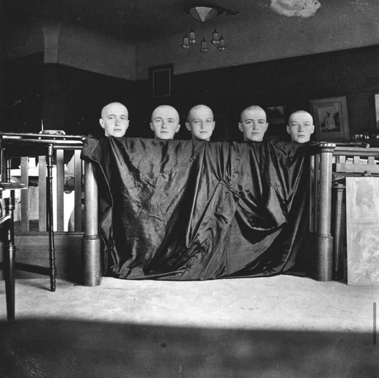 Дети Николая II с обритыми после кори головами, июль 1917..0