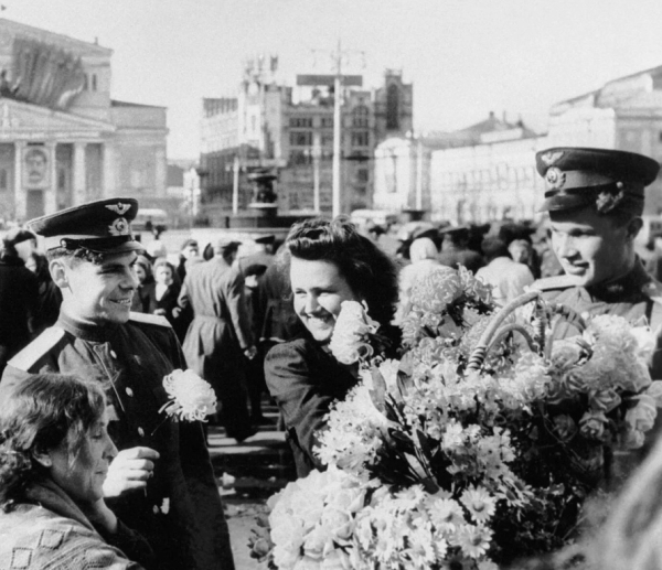 Дорогие соотечественники!

В этот особенный — юбилейный,..4