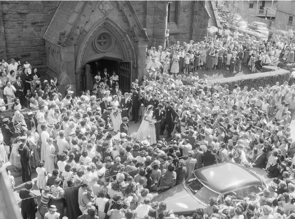 Джон и Жаклин сочетались браком 12 сентября 1953 года в церкви..0