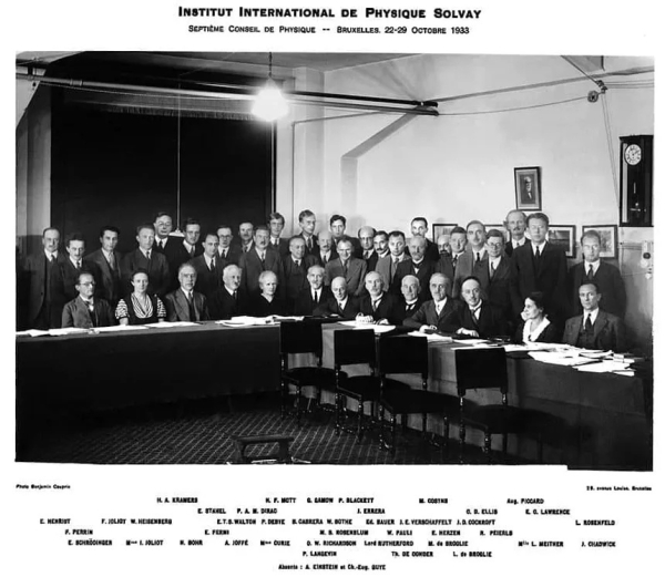 Физики на Седьмой Сольвеевской конференции по физике, Брюссель,..0
