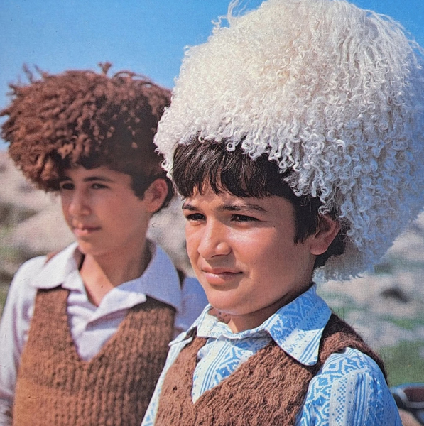 Туркменские мальчики в традиционных шапках «тельпек» (1980-е годы),..0